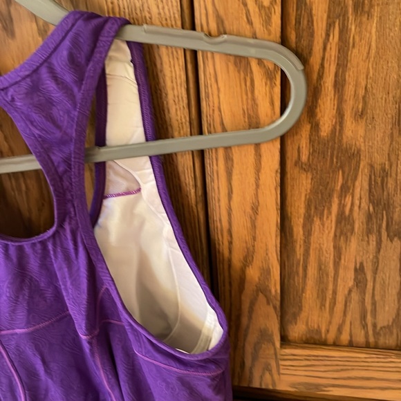 Athleta Key Hole Built In Bra Athletic Top EUC XL - Picture 8 of 13